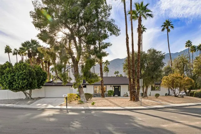 $1,199,000 | 1111 South San Joaquin Drive, Palm Springs, CA 92264