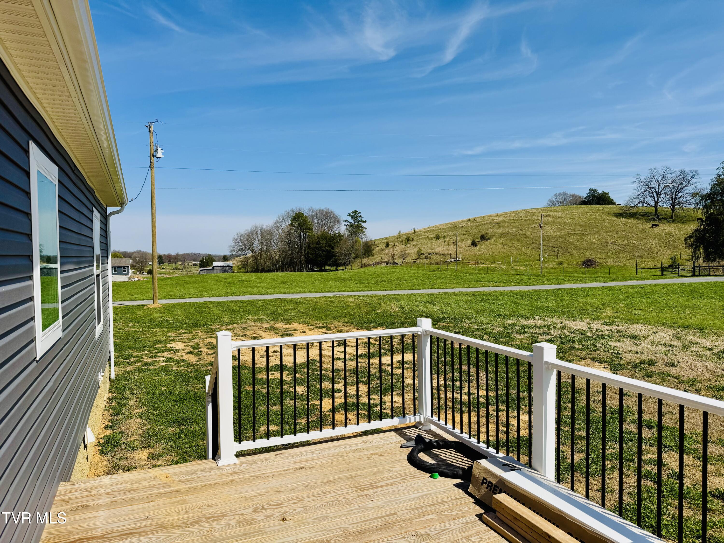 108 Young Road Bulls Gap, TN 37711 - Photo 9 of 17 IMG_3405