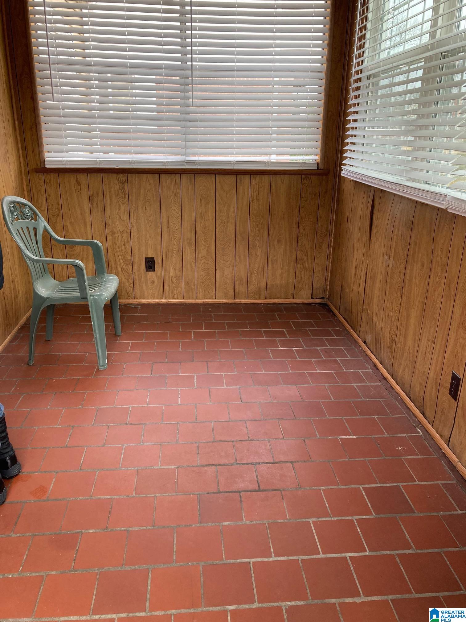 624 Southwest Center Place Birmingham, AL 35211 - Photo 3 of 16