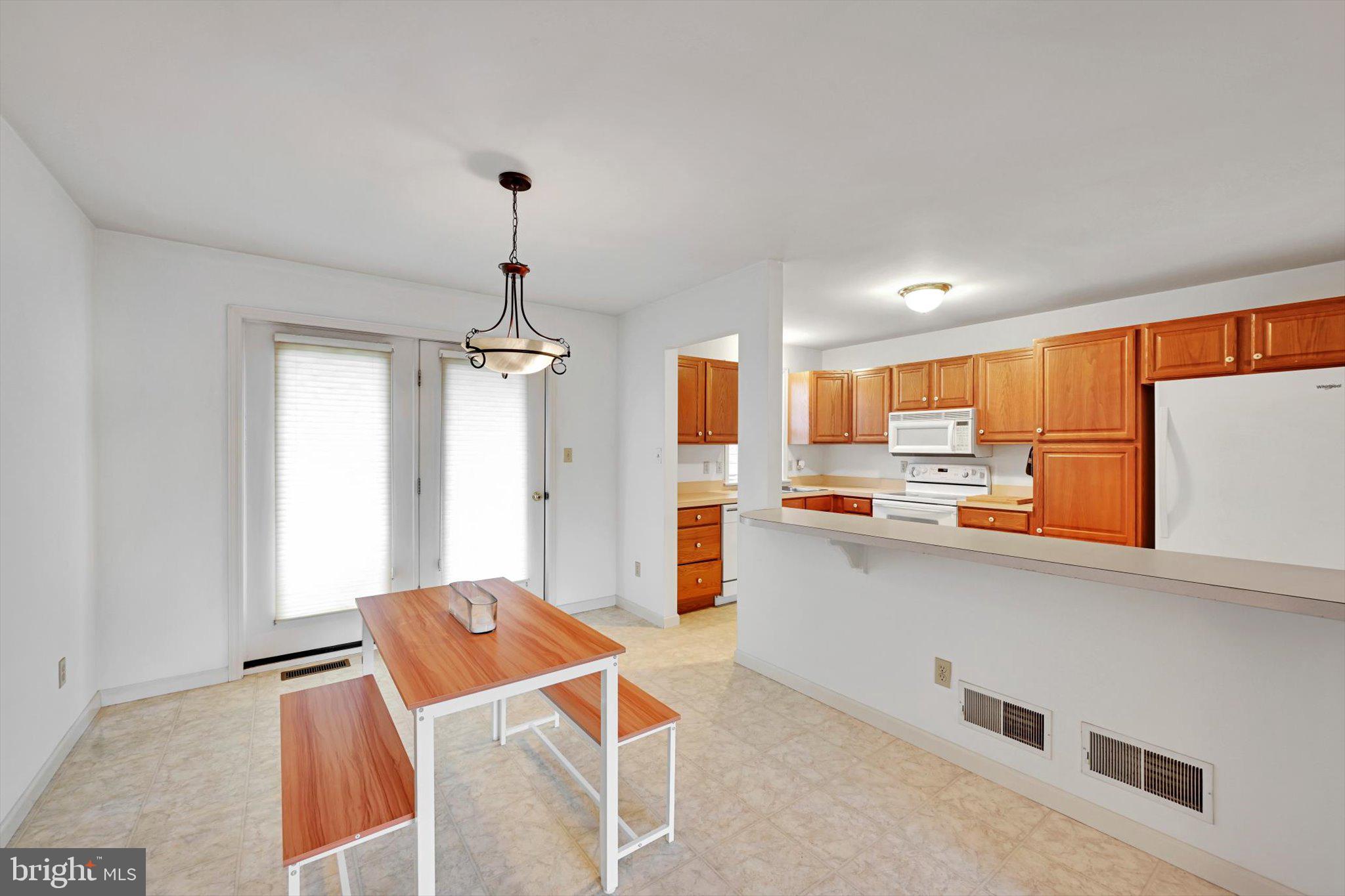 186 Riders Way Lebanon, PA 17042 - Photo 9 of 29 Dining Area