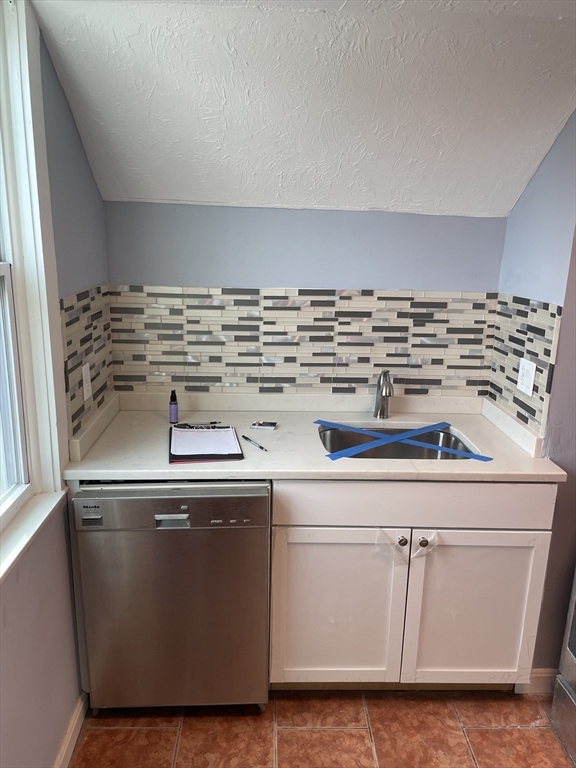 6 Windsor Street, Unit 6 Worcester, MA 01605 - Photo 5 of 23