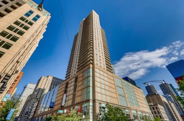 $3,800 | 545 North Dearborn Street, Unit 2011, Chicago, IL 60654