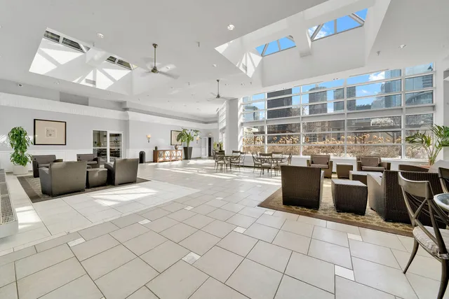 $3,800 | 545 North Dearborn Street, Unit 2011, Chicago, IL 60654