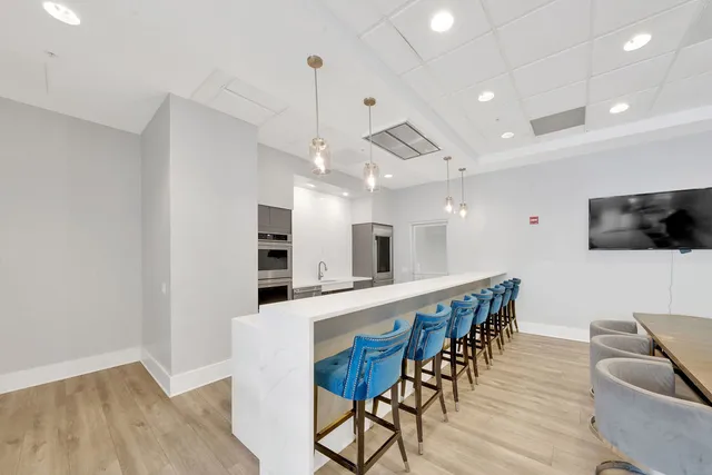 $3,800 | 545 North Dearborn Street, Unit 2011, Chicago, IL 60654