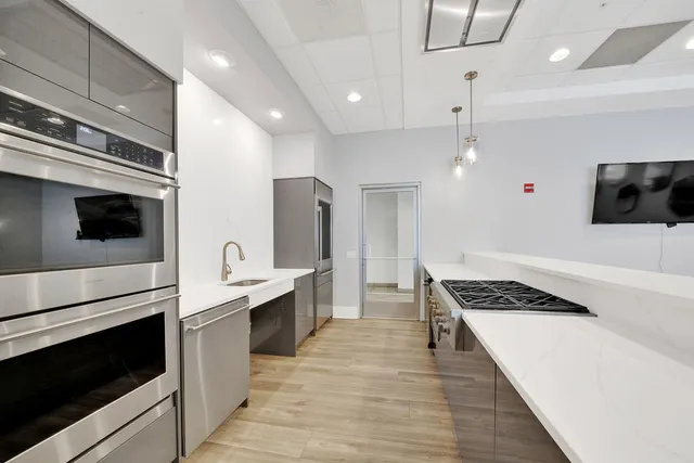 $3,800 | 545 North Dearborn Street, Unit 2011, Chicago, IL 60654
