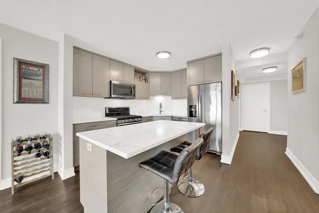 $3,800 | 545 North Dearborn Street, Unit 2011, Chicago, IL 60654