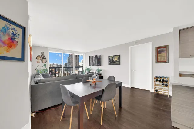 $3,800 | 545 North Dearborn Street, Unit 2011, Chicago, IL 60654