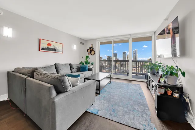 $3,800 | 545 North Dearborn Street, Unit 2011, Chicago, IL 60654