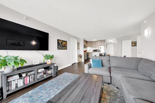 $3,800 | 545 North Dearborn Street, Unit 2011, Chicago, IL 60654