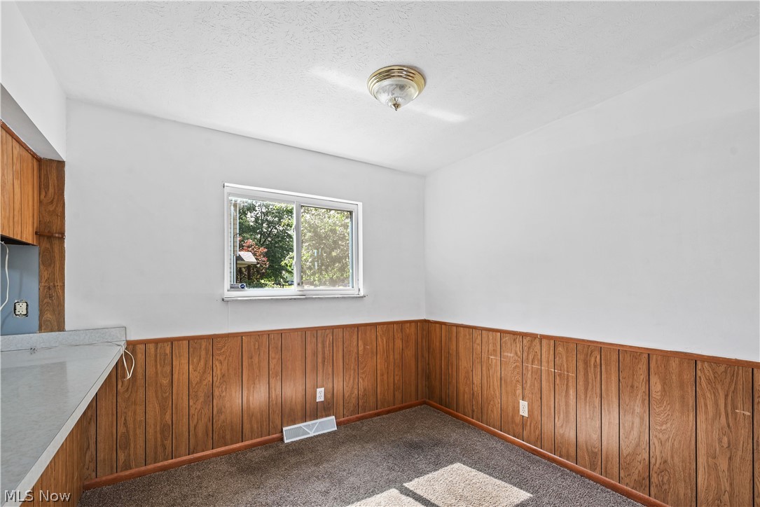 1286 Deforest Road Southeast Warren, OH 44484 - Photo 8 of 27