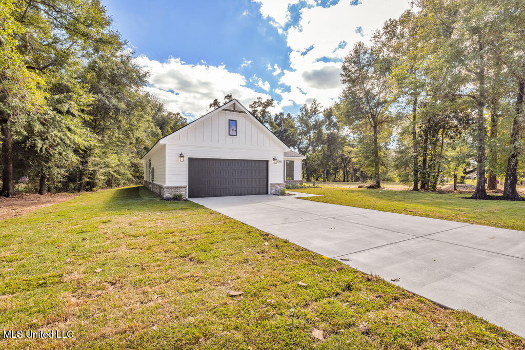 11098 Shorecrest Road Biloxi, MS 39532 - Photo 3 of 36 11098ShorecrestRd-3