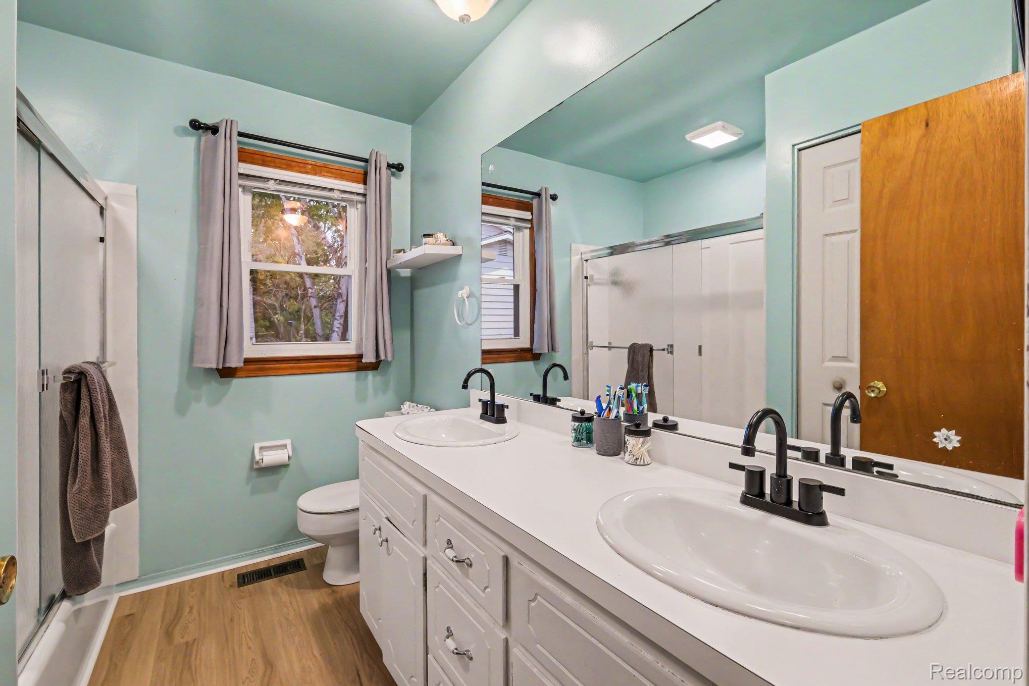 5449 South Genesee Road Grand Blanc, MI 48439 - Photo 8 of 18 Bathroom featuring a dual-sink