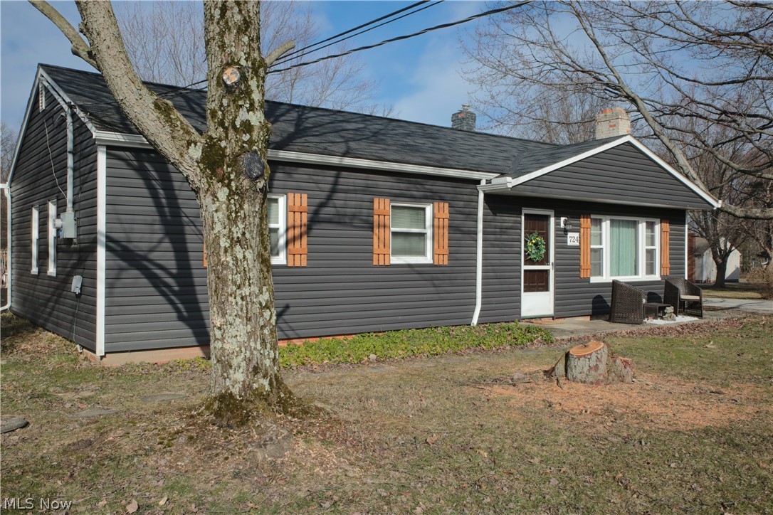 724 Lander Road Cleveland, OH 44143 - Photo 3 of 22