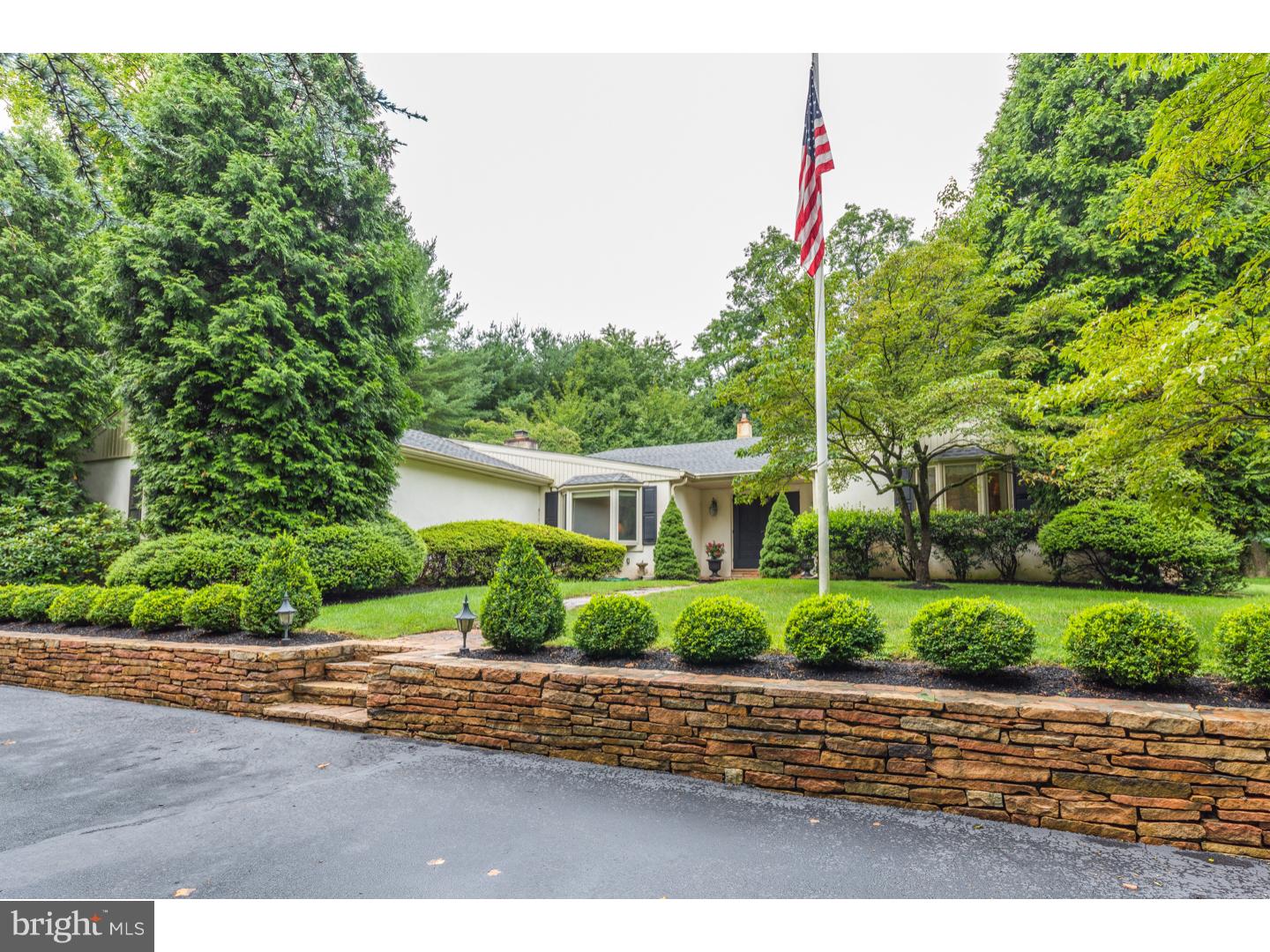 291 Pinecroft Place Ambler, PA 19002 - Photo 2 of 24