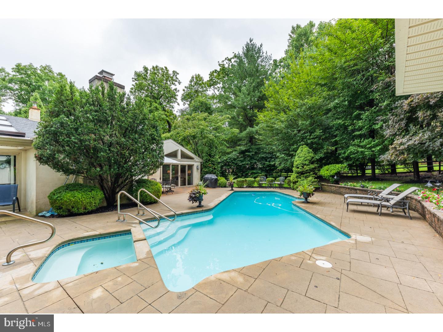 291 Pinecroft Place Ambler, PA 19002 - Photo 3 of 24