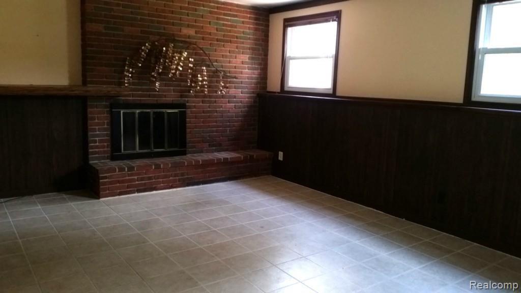 2551 Roseview Drive Rochester, MI 48306 - Photo 35 of 40 20150608_160441.jpg
