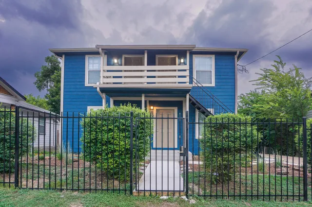 $1,250 | 3703 Market Street, Unit 2, Houston, TX 77020