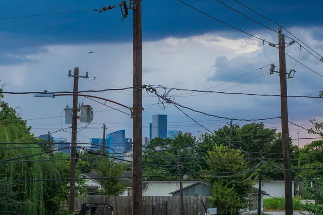 $1,250 | 3703 Market Street, Unit 2, Houston, TX 77020