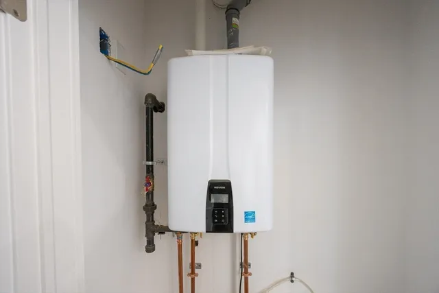 $899,000 | 19 Fenwick Street, Unit 4, Somerville, MA 02145