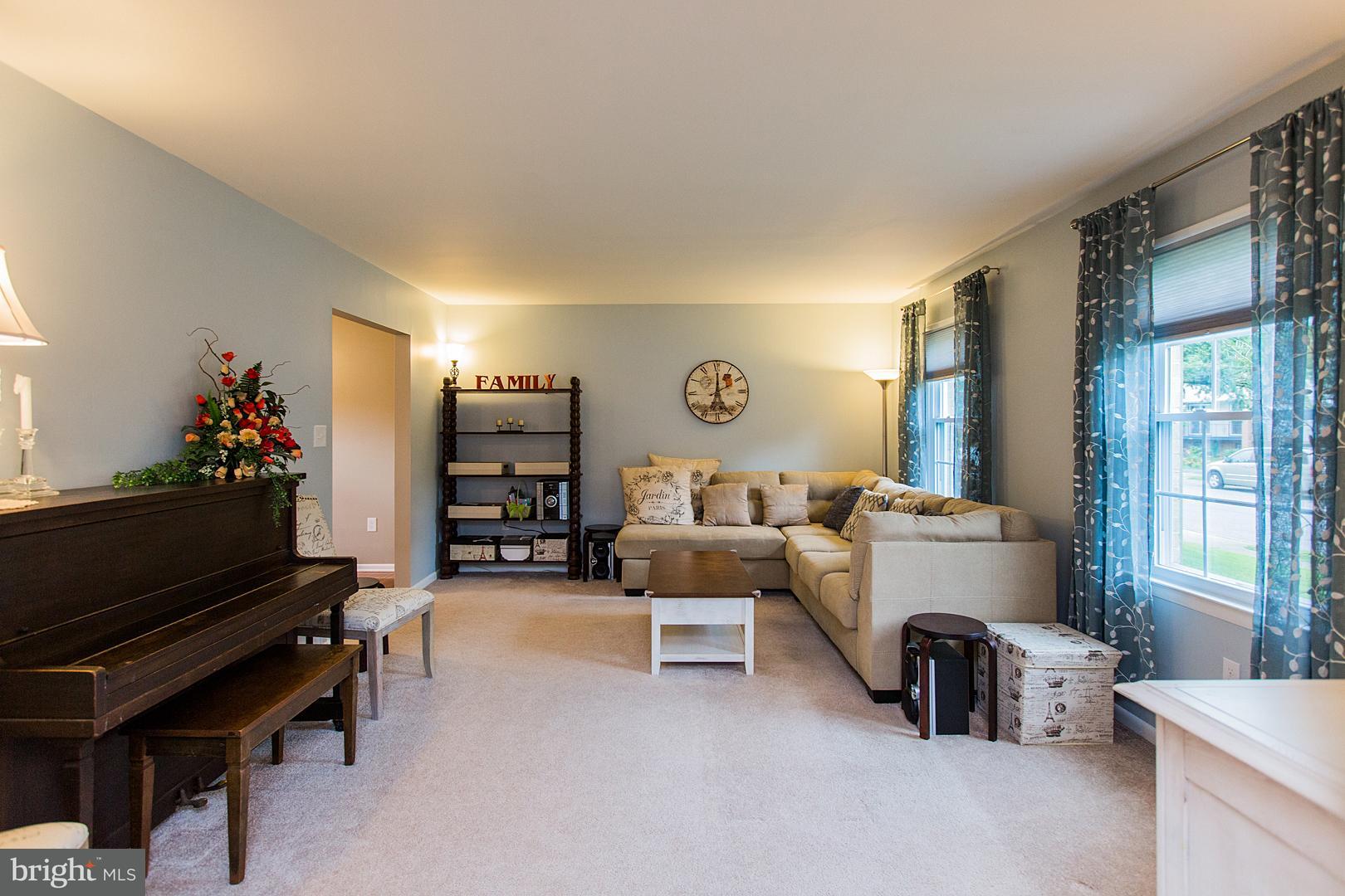 340 Longmeadow Road Lancaster, PA 17601 - Photo 25 of 48 spacious living room