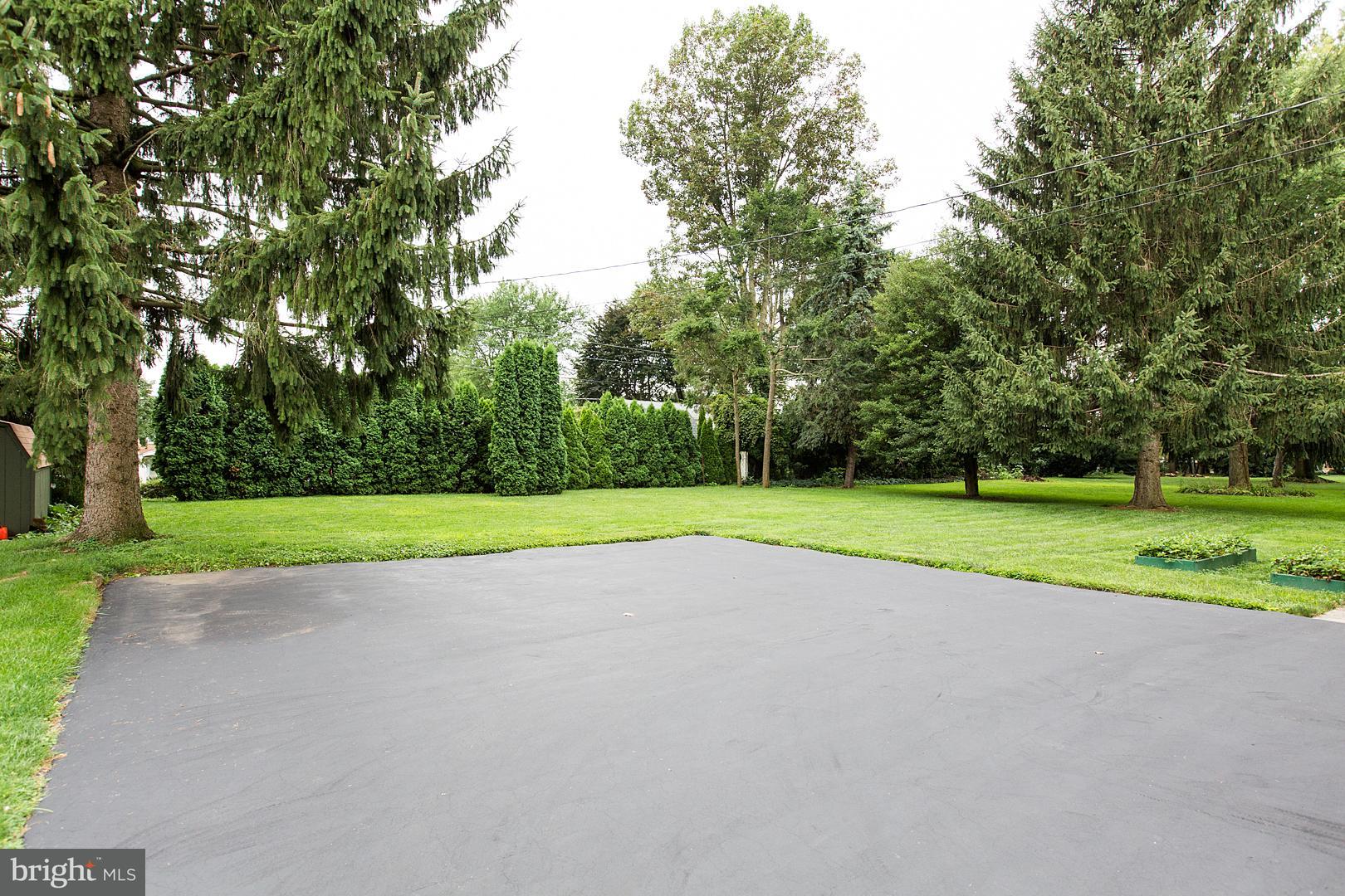 340 Longmeadow Road Lancaster, PA 17601 - Photo 46 of 48 well kept driveway has lots of room