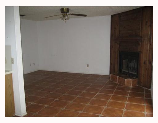 3038 Quail Springs Road, Unit B6 Corpus Christi, TX 78414 - Photo 3 of 7 a view of an empty room