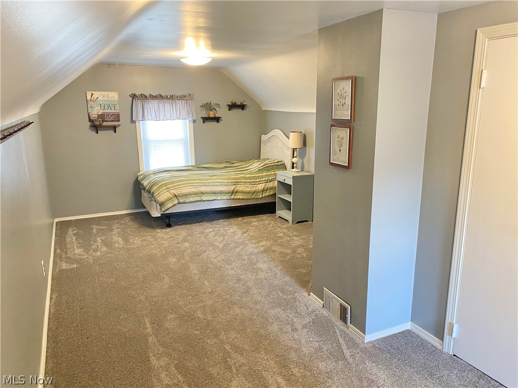 336 Hillside Road Independence, OH 44131 - Photo 14 of 19 Spacious upstairs 3rd bedroom