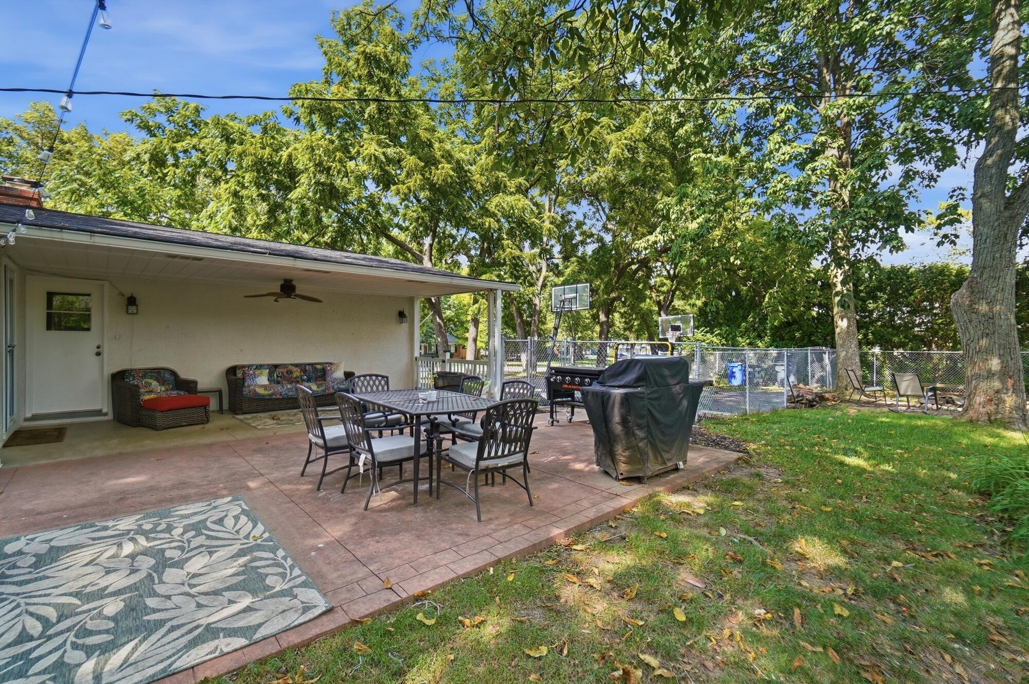 1381 Zollinger Road Columbus, OH 43221 - Photo 49 of 68 063