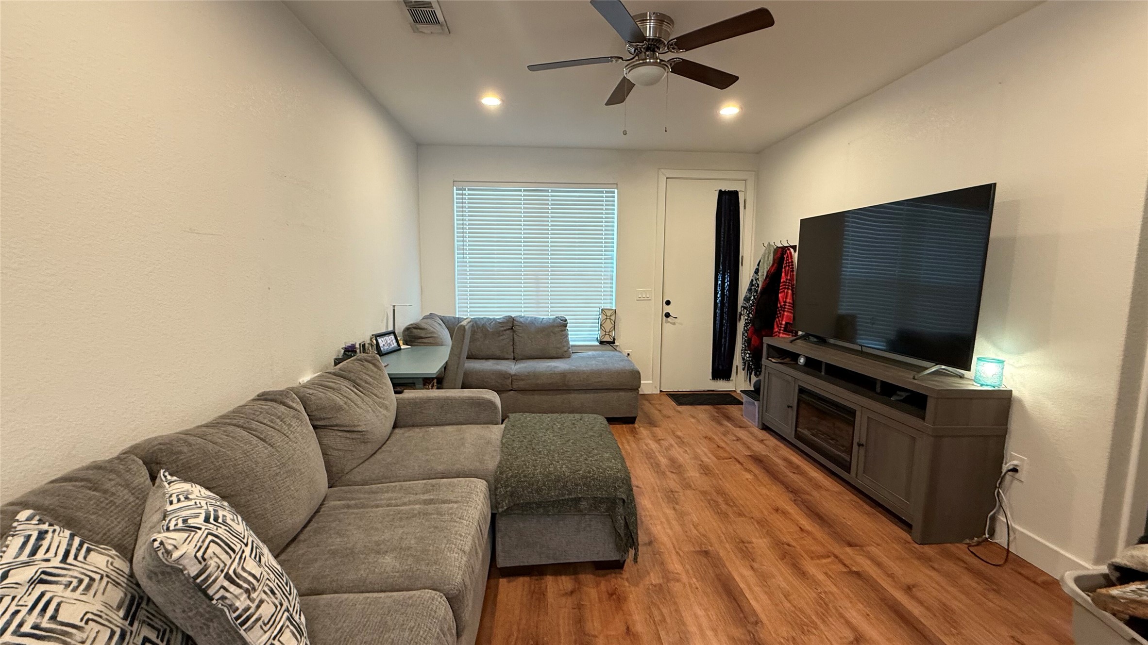 2415 Ridgeview Drive Kingsland, TX 78639 - Photo 3 of 10 Living area with light wood-style floors, a ceiling fan, baseboards, and recessed lighting
