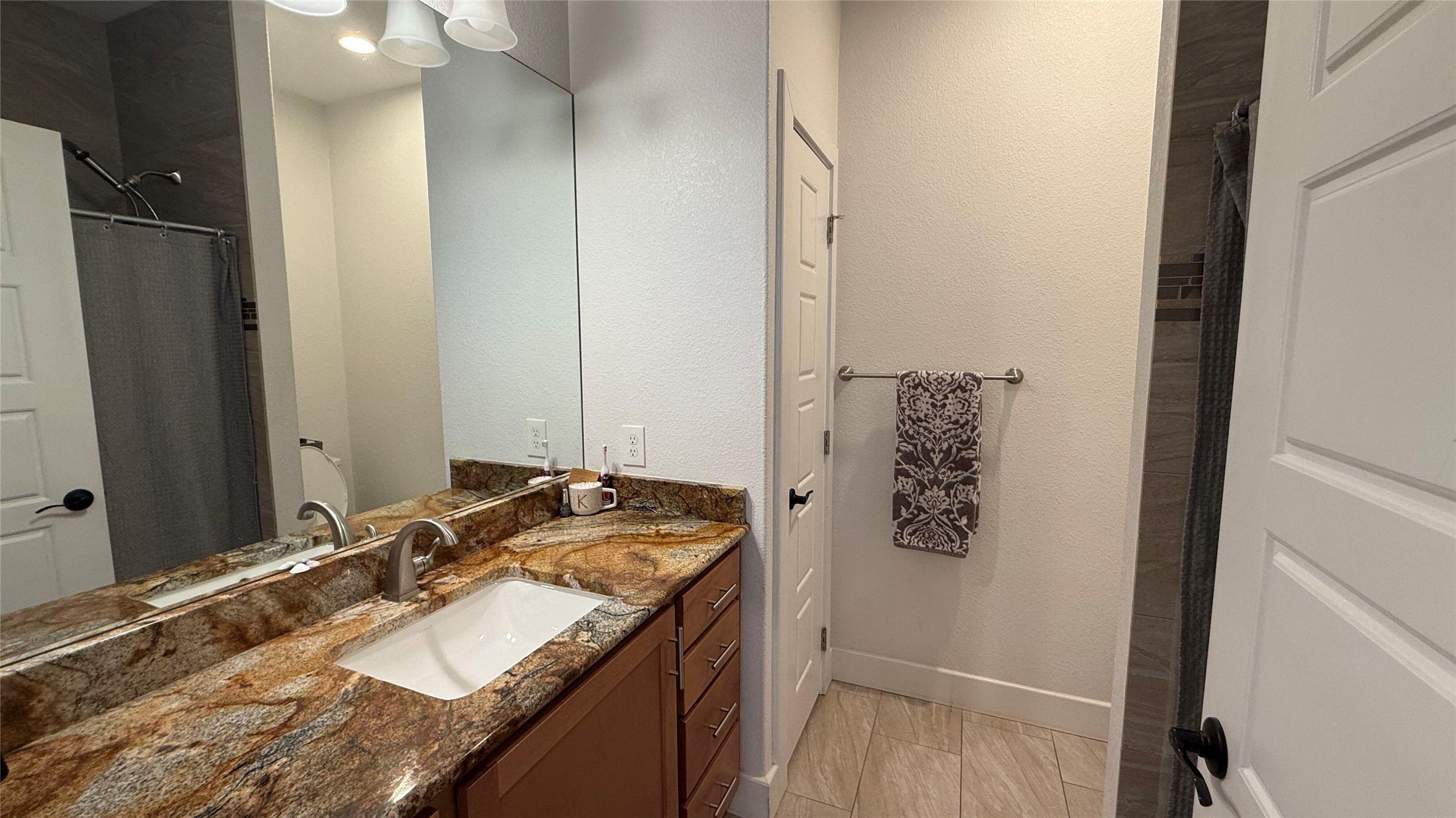 2415 Ridgeview Drive Kingsland, TX 78639 - Photo 7 of 10 Bathroom with vanity, baseboards, and curtained shower