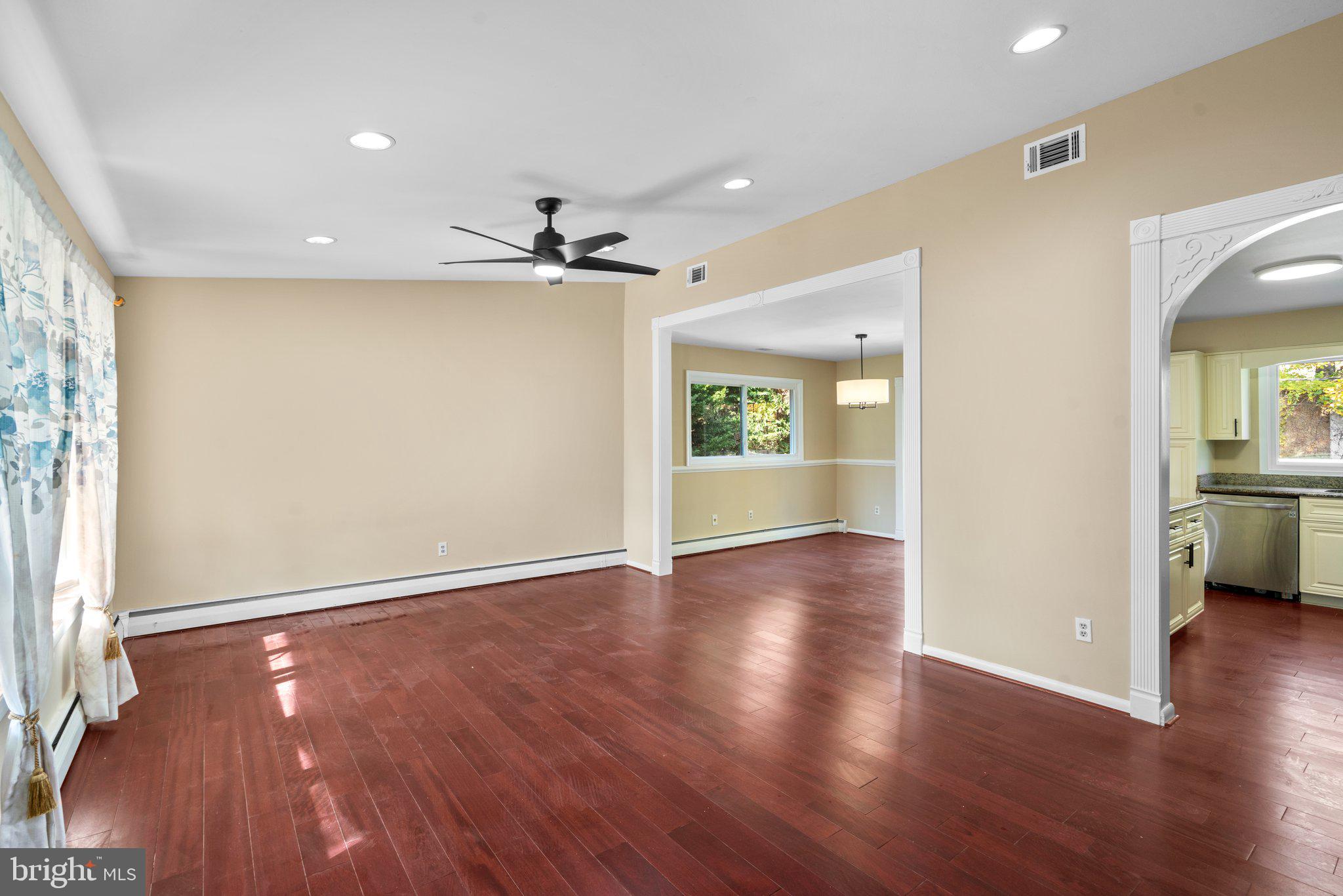 9313 Millbrook Road Ellicott City, MD 21042 - Photo 3 of 39 Living Room