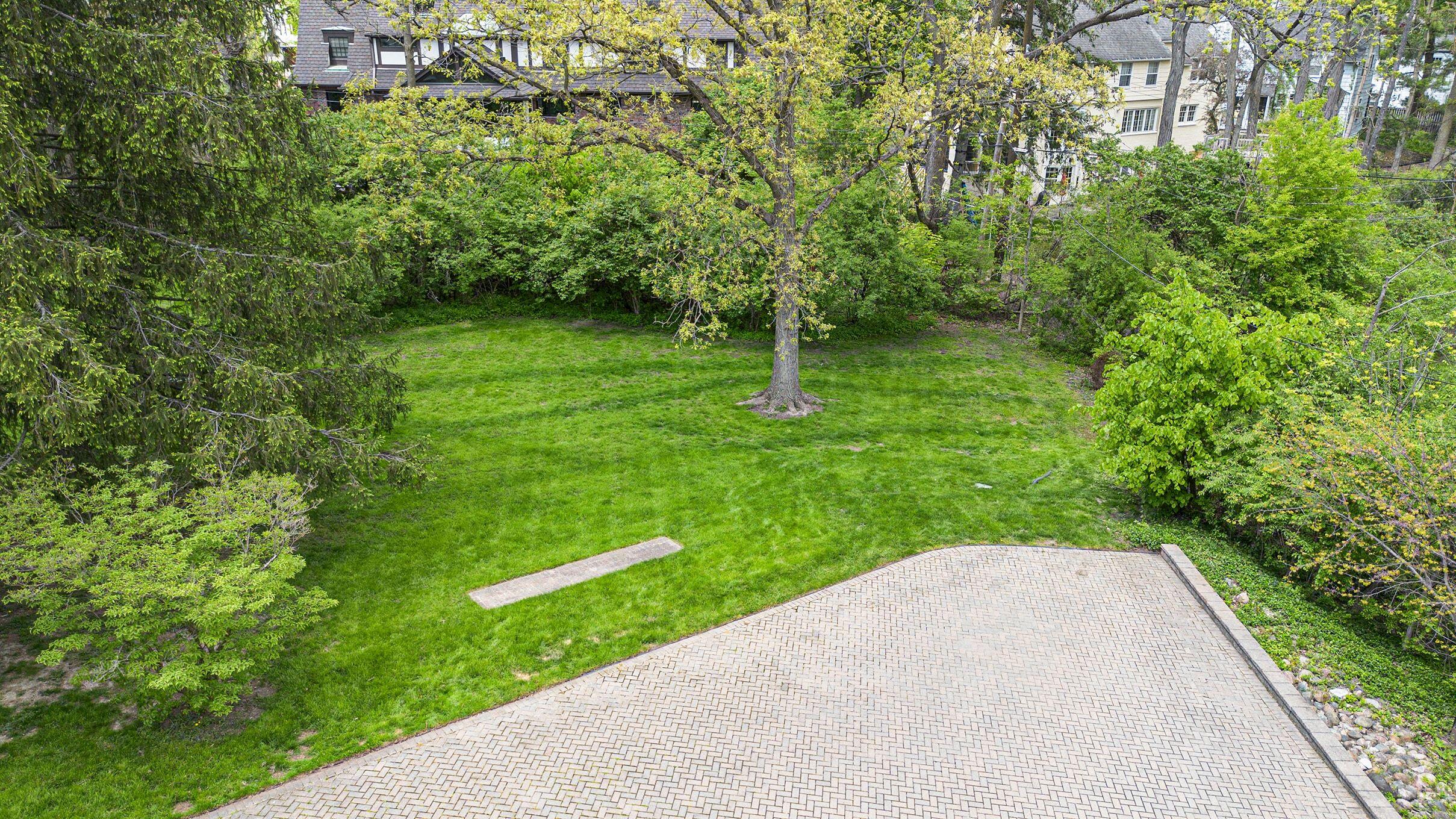 2105 Devonshire Road Ann Arbor, MI 48104 - Photo 77 of 86 073_file_5156