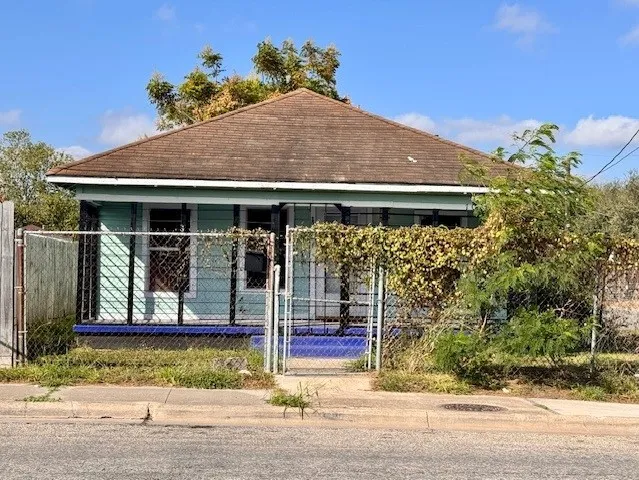 $139,900 | 1001 South Alameda Street, Corpus Christi, TX 78404
