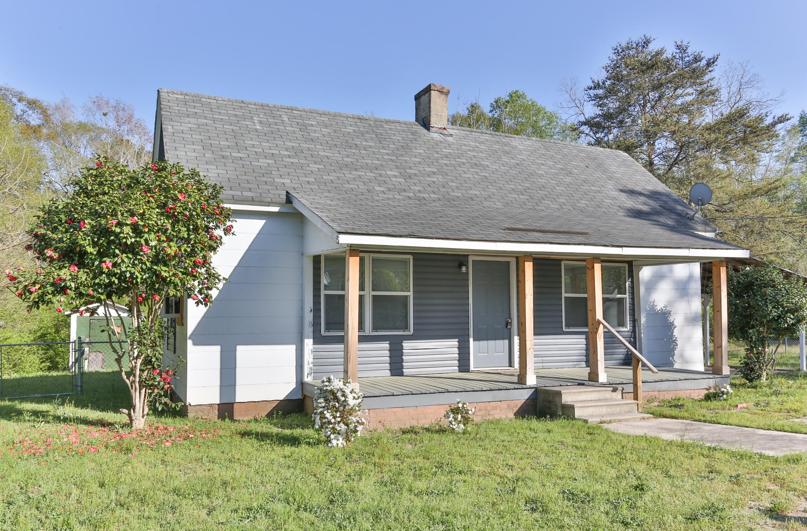 105 Bullard Street Rockingham, NC 28379 - Photo 1 of 19 2Z1A9642 (1)