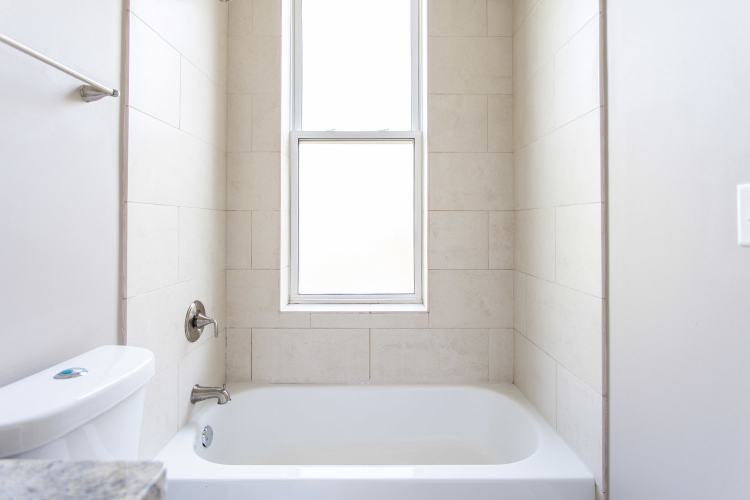 1525 West Addison Street, Unit 3 Chicago, IL 60613 - Photo 3 of 32