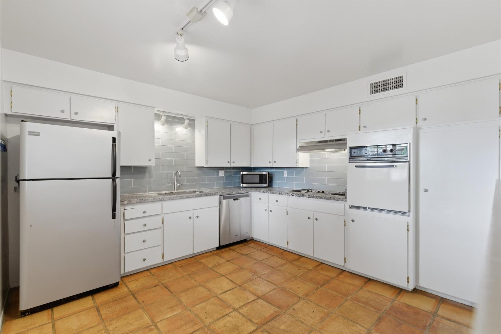 5226 North 20th Street, Unit B1 Phoenix, AZ 85016 - Photo 10 of 25 Photo #10