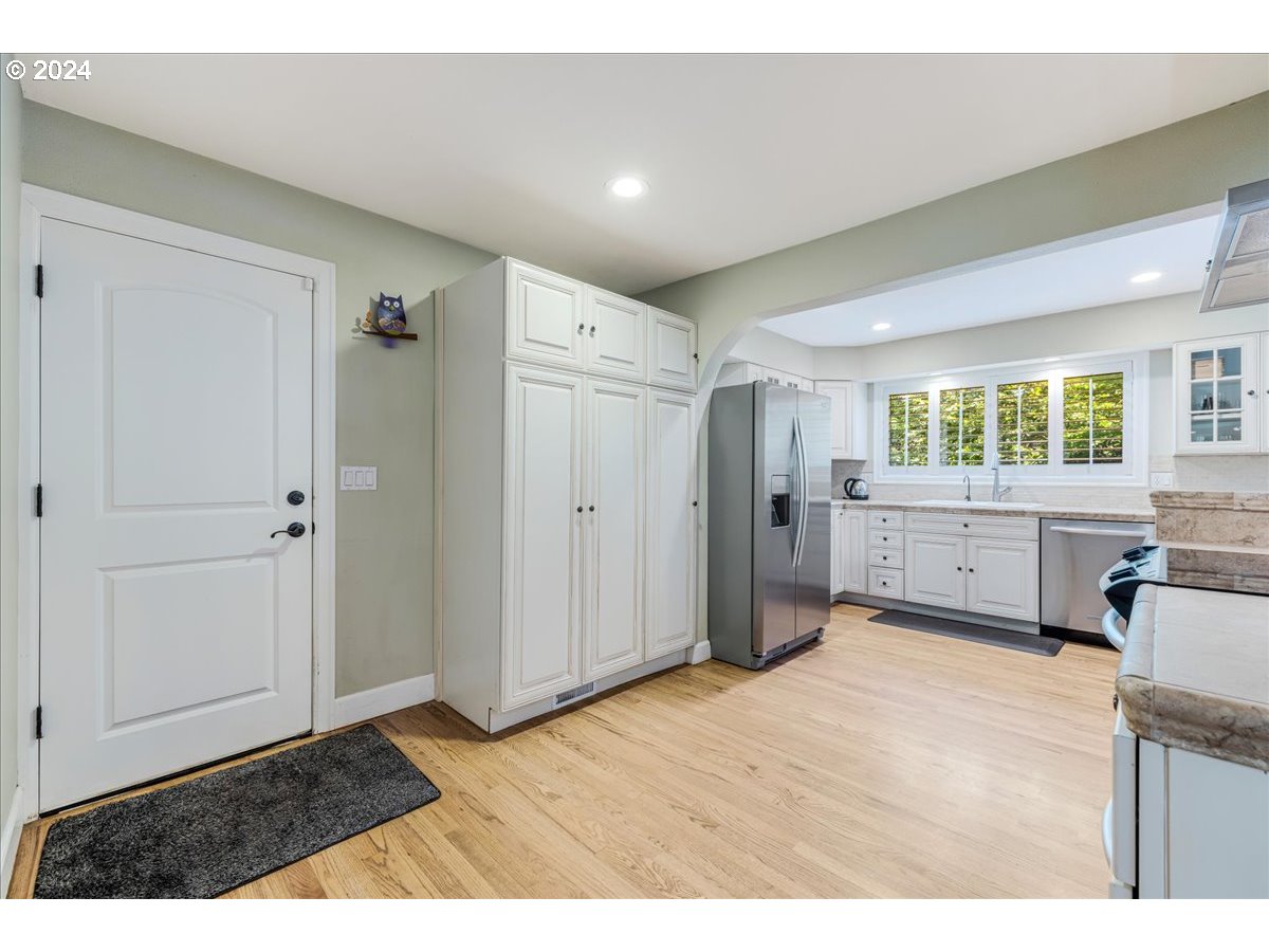 18993 Walling Circle West Linn, OR 97068 - Photo 9 of 42