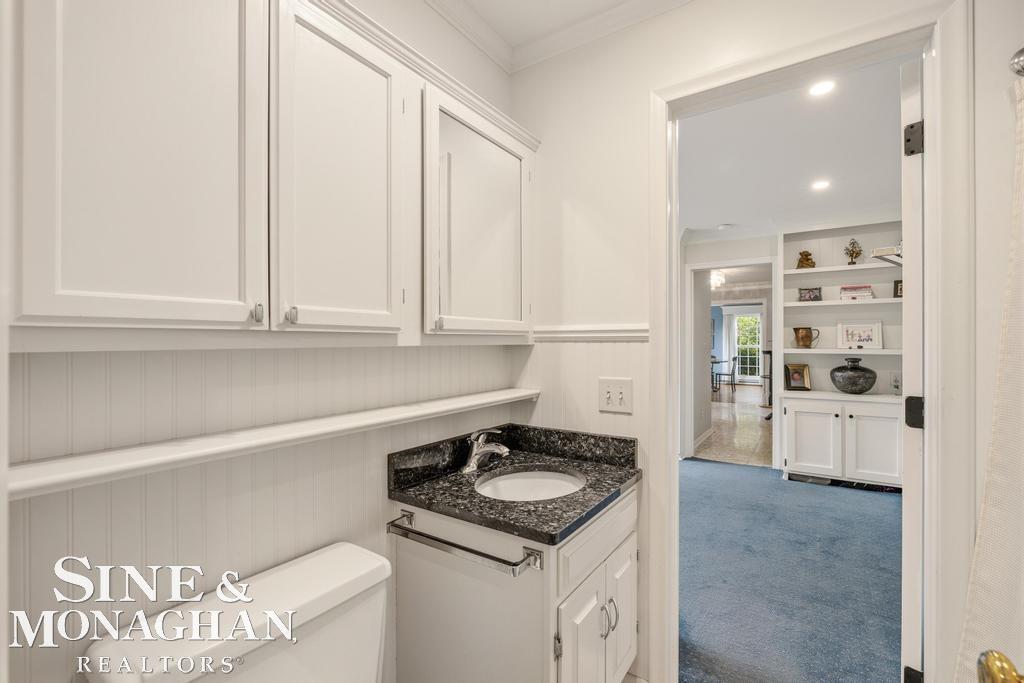 66 Colonial Road Grosse Pointe Shores, MI 48236 - Photo 23 of 67