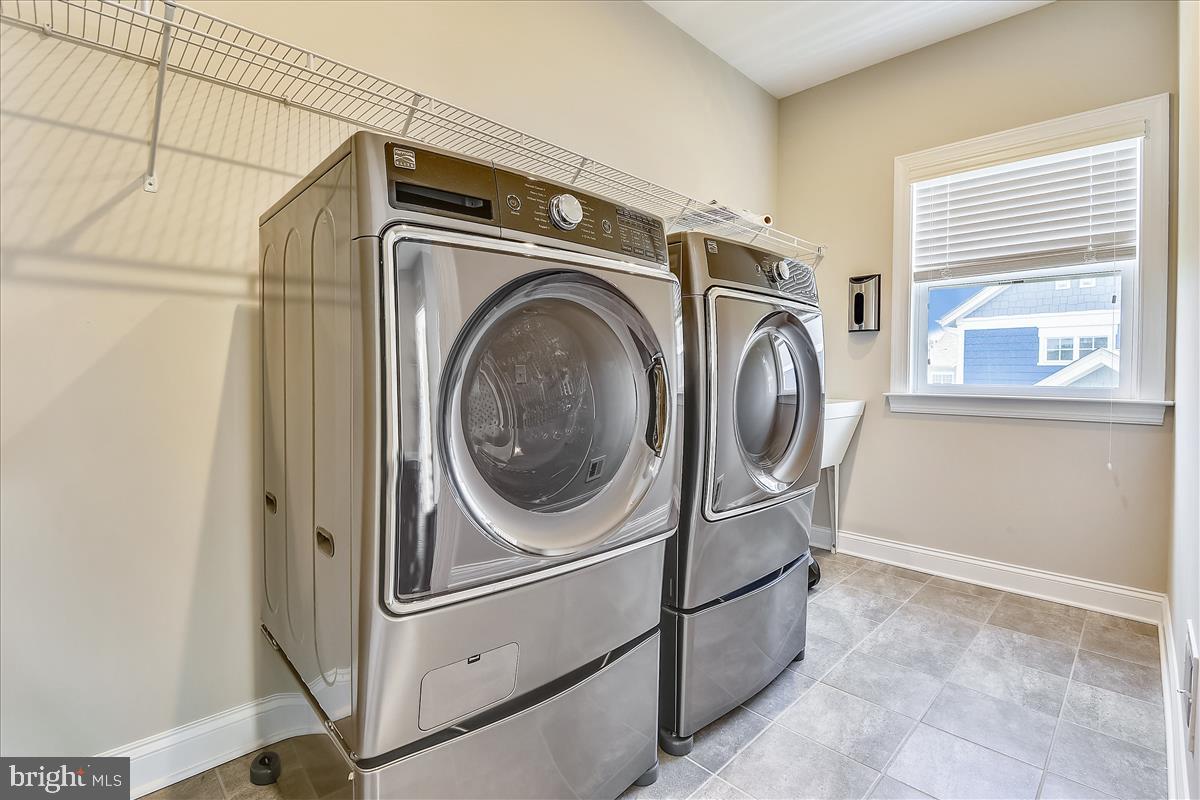 40789 Foxtail Fields Drive Aldie, VA 20105 - Photo 28 of 63 Upper level laundry