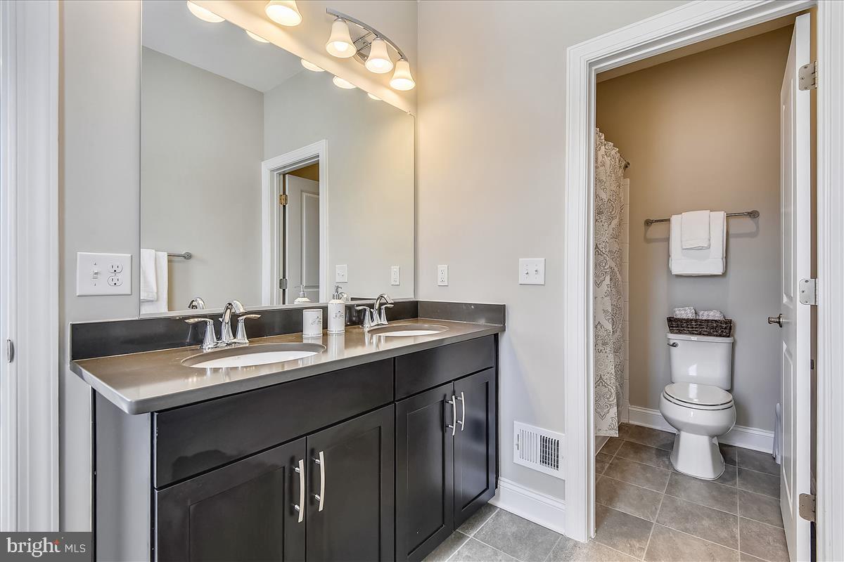 40789 Foxtail Fields Drive Aldie, VA 20105 - Photo 29 of 63 Upper level bathroom