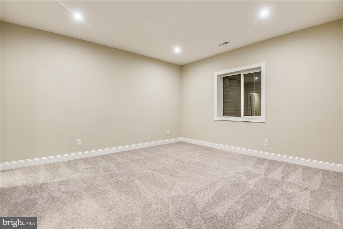 40789 Foxtail Fields Drive Aldie, VA 20105 - Photo 43 of 63 Basement bedroom