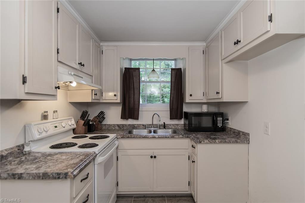 1012 Sweetbriar Road High Point, NC 27262 - Photo 18 of 30 Gallery Image 18