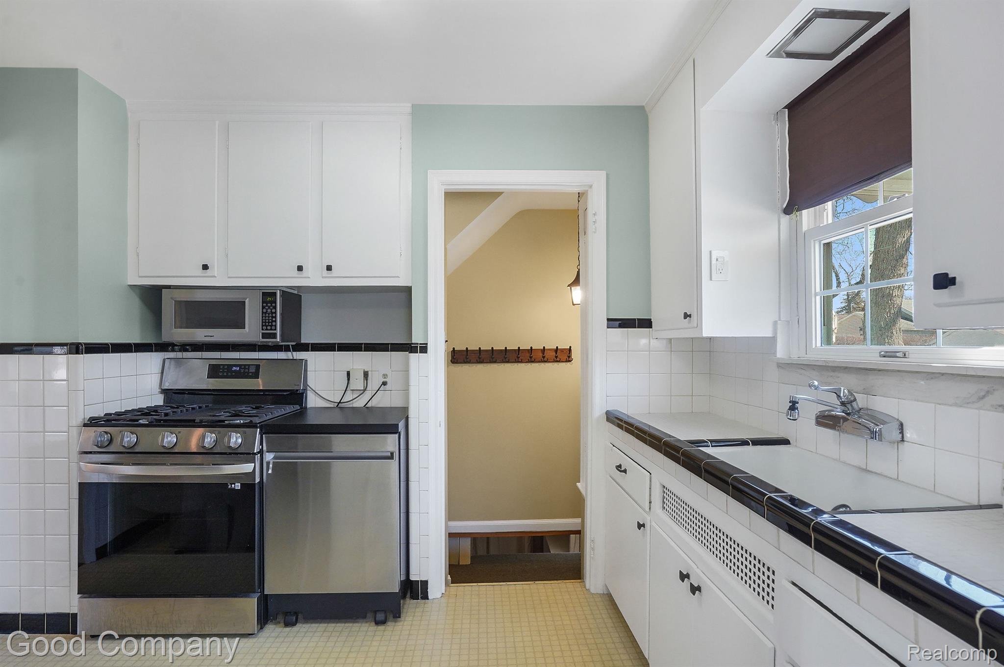 1812 Stanford Road Berkley, MI 48072 - Photo 7 of 29 Gallery Image 7