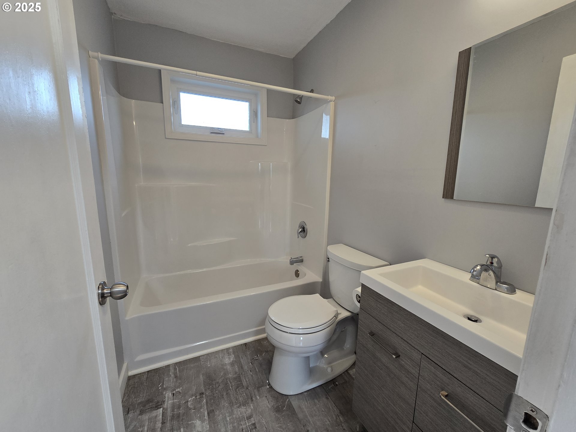 210 Southwest 3rd Street Hermiston, OR 97838 - Photo 24 of 24 a bathroom with a sink a toilet and shower