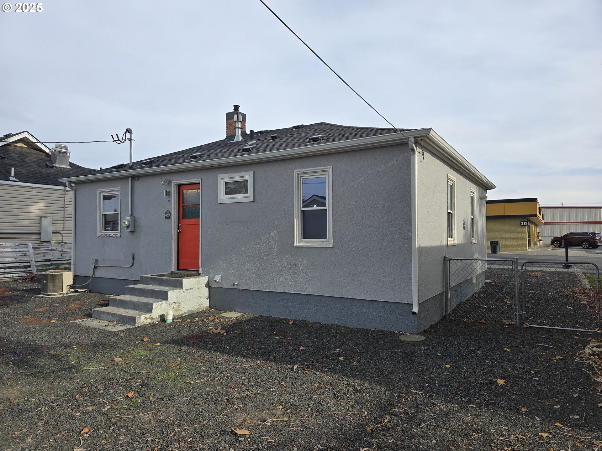 210 Southwest 3rd Street Hermiston, OR 97838 - Photo 4 of 24 a view of a house with a yard