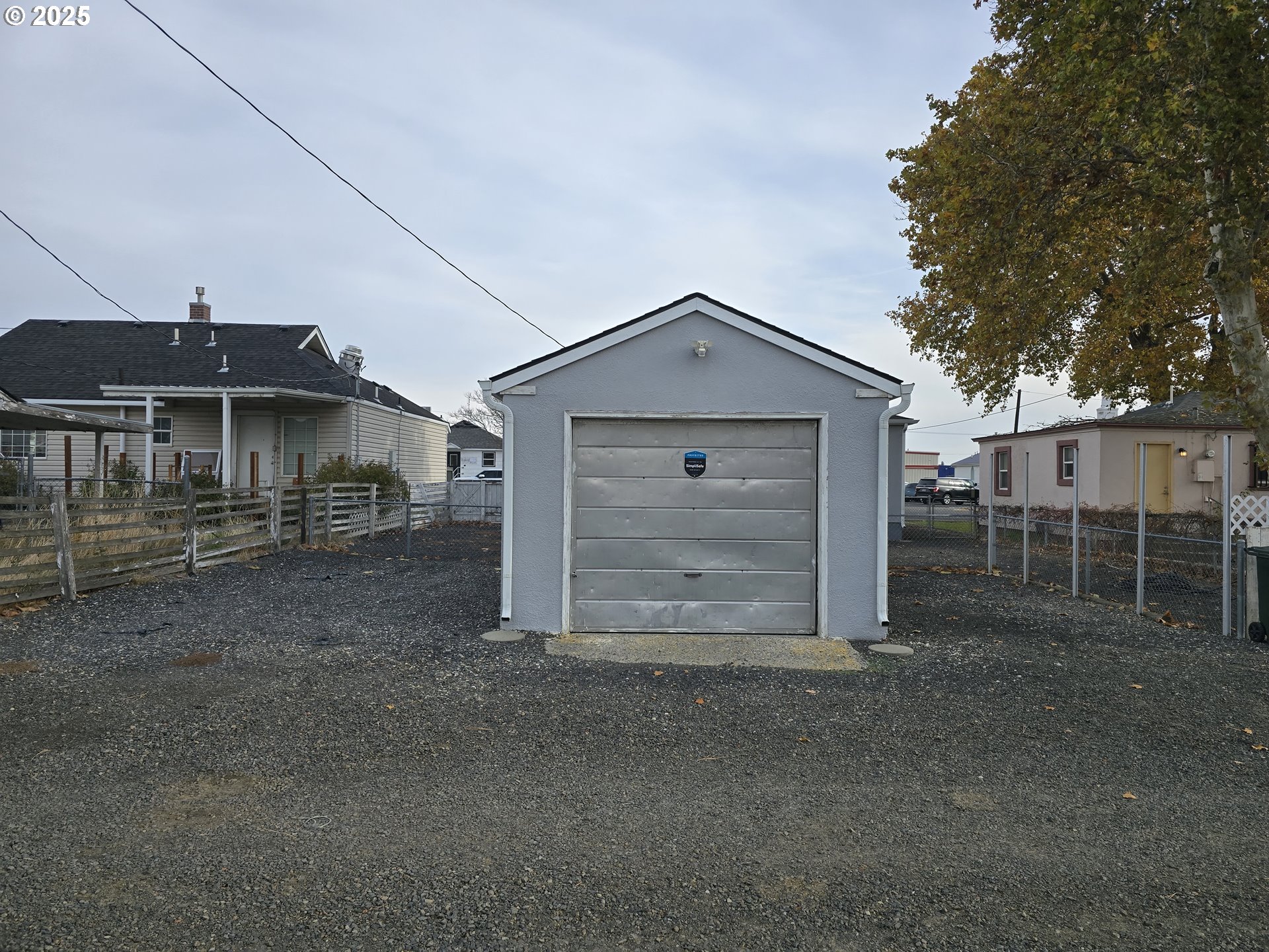 210 Southwest 3rd Street Hermiston, OR 97838 - Photo 7 of 24 a front view of a house with a yard