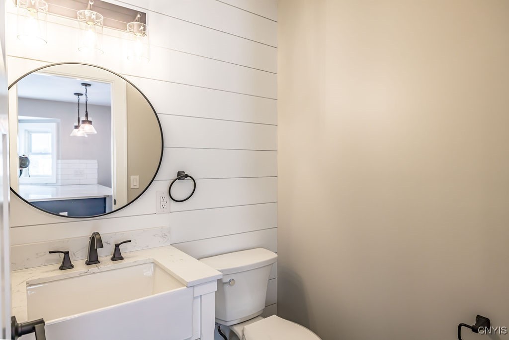 25 Chaucer Circle Lysander, NY 13027 - Photo 7 of 20 main level half bath