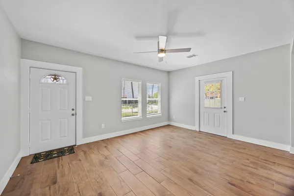 $2,850 | 3916 Kennon Street, Houston, TX 77009