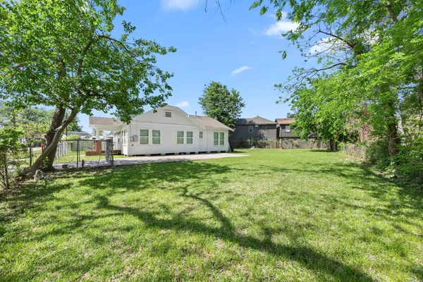 $2,850 | 3916 Kennon Street, Houston, TX 77009