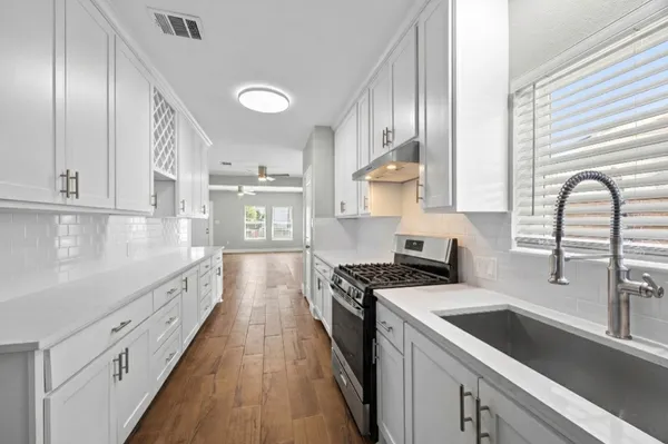 $2,850 | 3916 Kennon Street, Houston, TX 77009